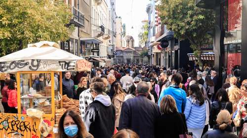 Κυριακή με ανοιχτά μαγαζιά: "Βουλιάζει" η Ερμού, έντονο μποτιλιάρισμα στο κέντρο