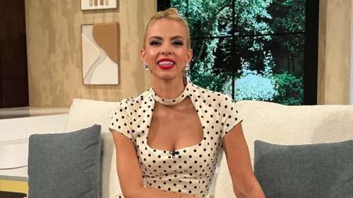 Πώς να φορέσω το μαύρο μίντι φόρεμα με στιλ