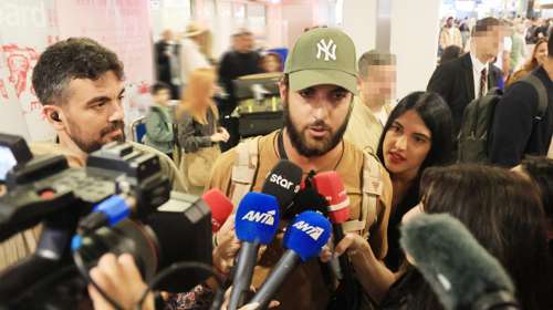 Μάνος Μαλλιαρός: Επέστρεψε στην Ελλάδα - "Ο Σταύρος είναι καλά, είναι το μόνο που μας νοιάζει"