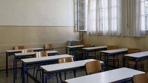 Μάθημα τρόμου σε σχολείο του Βόλου: Καθηγήτρια έβαζε τους μαθητές να βλέπουν θρίλερ την ώρα του μαθήματος...