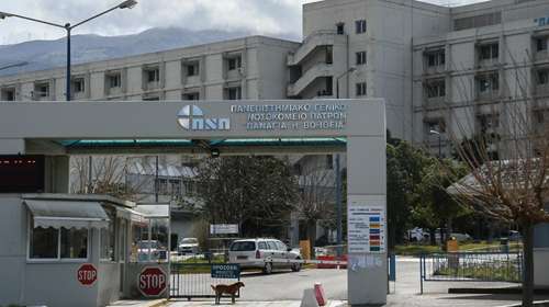 Πάτρα: Ενθαρρυντική η εικόνα του 2,5 ετών παιδιού που έπεσε από μπαλκόνι και σώθηκε από δέντρο -Τι λένε οι γιατροί