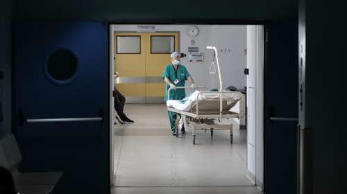 Ηλεκτρονικό βραχιολάκι: Αυτά είναι τα 34 νοσοκομεία που λειτουργεί το σύστημα ηλεκτρονικής ιχνηλάτησης