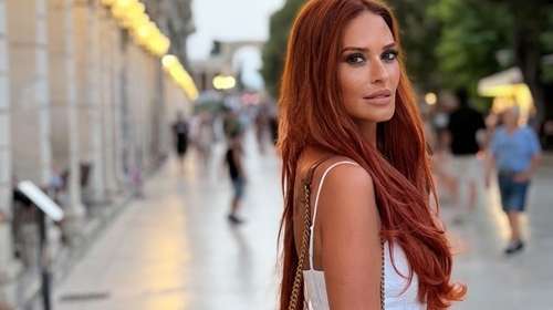 Σίσσυ Χρηστίδου: Συνεχίζει τις διακοπές της στα Χανιά – Η φωτογραφία με τους πιο αγαπημένους της φίλους σε γραφικό ταβερνάκι