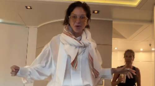 Η Άννα Βίσση αιφνιδίασε τη Σοφία Καρβέλα: Μπήκε ξαφνικά στο δωμάτιο ενώ έβγαζε βίντεο - "Είναι πιο διάσημη από μένα"