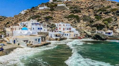 Ενα νησί που έχει βγει από παραμύθι: Η ιδανική επιλογή για ταξιδιώτες που αναζητούν την ομορφιά και τη γοητεία