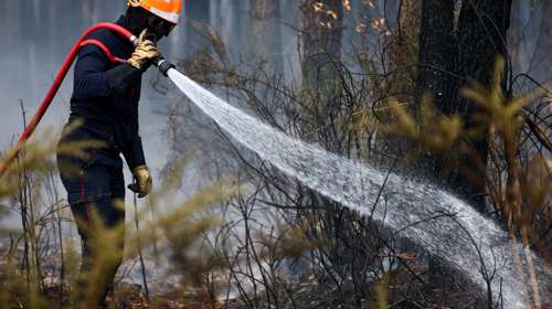 Φωτιές σε Γαλλία και Ισπανία: Μάχη με τον χρόνο δίνουν οι πυροσβέστες - Αγωνία πριν το νέο κύμα καύσωνα