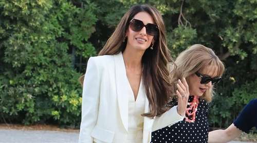Baria Alamuddin: Ποια είναι η δυναμική μαμά της Amal Clooney που τη συνόδευσε στην Αθήνα