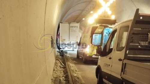 Θεσπρωτία: Μεθυσμένος οδηγός φορτηγού ξήλωσε πεζοδρόμιο 50 μέτρων σε τούνελ στην Εγνατία