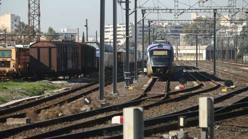 Τραγωδία στην Αρχαία Κόρινθο: Άνδρας ανασύρθηκε χωρίς τις αισθήσεις του από συρμό του Προαστιακού