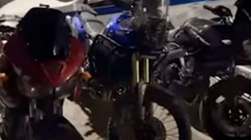 Χειροπέδες σε τρεις νεαρούς που έκαναν κόντρες και σούζες στη λεωφόρο Αθηνών - Ο ένας χωρίς δίπλωμα