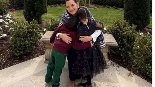 Όλγα Κεφαλογιάννη: Στο Ναύπλιο με τα δίδυμα παιδιά της, Σαμουήλ και Ελένη