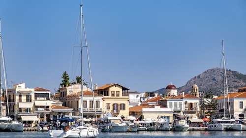 Αίγινα: Συνελήφθη 16χρονη που απείλησε με μαχαίρι συμμαθητές της σε στάση λεωφορείου