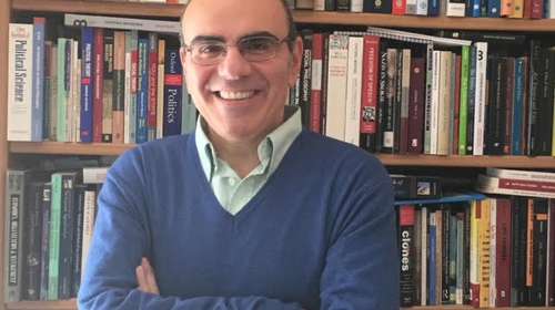 "Νέοι επιστήμονες μείνετε στο εξωτερικό, γονείς μην κρατάτε τα παιδιά στην Ελλάδα"- Η οργή ενός καθηγητή πανεπιστημίου για το δημόσιο
