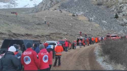 Βαρδούσια: Σε εξέλιξη η ανάσυρση των ορειβατών από τα 2.000 μέτρα -  "Ορεινός όγκος με απότομα βράχια και χιόνι"