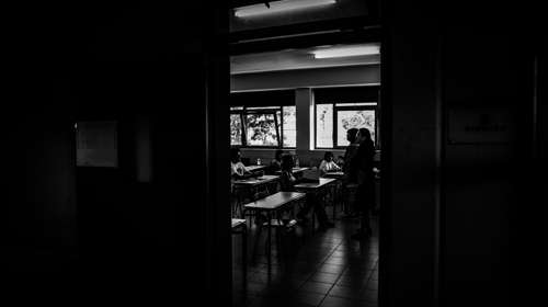 Καταγγελία για ΕΠΑΛ στο Χαλάνδρι: Η διευθύντρια υποχρεώνει μαθητές να σκάβουν στο προαύλιο για να σβήνει απουσίες