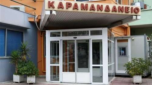 "Επεσε από την κούνια", λέει η μητέρα του βρέφους που νοσηλεύεται με κάταγμα και τραύματα στο κεφάλι