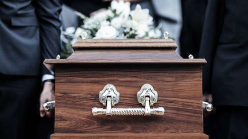 Θεσσαλονίκη: Γραφείο τελετών δούλευε χωρίς άδεια -Χειροπέδες σε 28χρονο που μετέφερε σορό γυναίκας