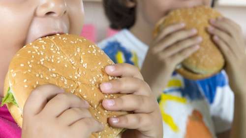 Καμπανάκι ειδικών για την ανθυγιεινή διατροφή στα πρώτα χρόνια ζωής - Τι προκαλεί στον εγκέφαλο