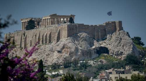 Η Ελλάδα αποπλήρωσε πρόωρα δάνειο 1 δισ. στη Γαλλία - "Η οικονομία της πάει καλύτερα", γράφει η Parisien