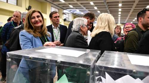 Η δυσάρεστη αλήθεια για το ΠΑΣΟΚ: Ωραίο το μπλα μπλα και οι πλαστικές σημαίες, αλλά οι δημοσκοπήσεις επιμένουν…