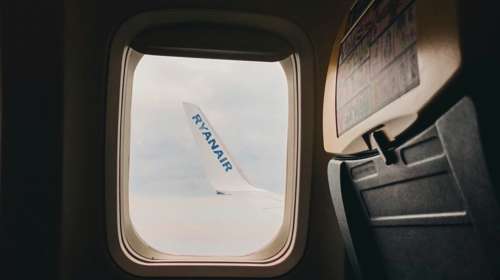 Πτήση - θρίλερ της Ryanair: Τι πραγματικά συνέβη με το παράθυρο και πόσο πιθανό είναι να ξανασυμβεί;
