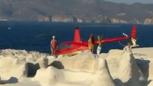 Σαρακήνικο: Προθεσμία πήραν χειριστής και ιδιοκτήτης του ελικοπτέρου που "πάρκαρε" για να κάνουν μπάνιο τουρίστες