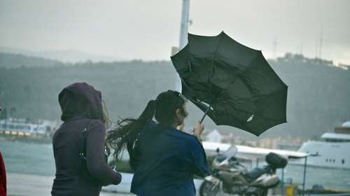 Copernicus: Τεράστιες κλιματικές αντιθέσεις τον Φεβρουάριο -Από τους πιο θερμούς μήνες, με ακραίες βροχοπτώσεις