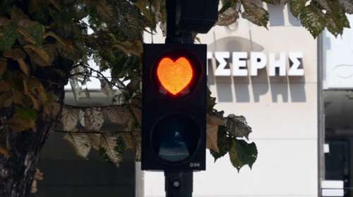 "Σκέψου στο φανάρι αυτούς που αγαπάς: Τι είναι η κόκκινη καρδιά που ανάβει για πεζούς στην Αλεξανδρούπολη