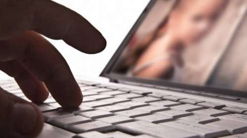 Θεσσαλονίκη: Σε κατ' οίκον περιορισμό 22χρονος για παιδική πορνογραφία - Διάσταση ανάμεσα σε ανακρίτρια και εισαγγελέα