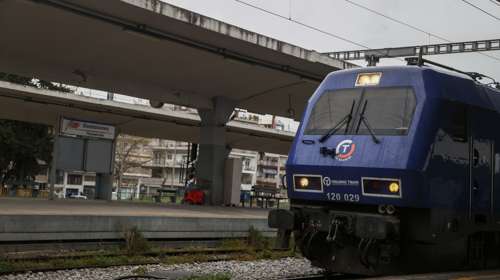 Ακινητοποιήθηκε αμαξοστοιχία κοντά στον Σταθμό Κορινός – Με λεωφορεία η μετακίνηση των 22 επιβατών