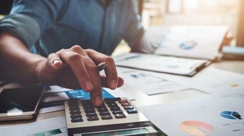Πόσοι χρωστούν στην εφορία και πόσα: 9.865 φορολογούμενοι έχουν οφειλές 84,5 δισ. ευρώ