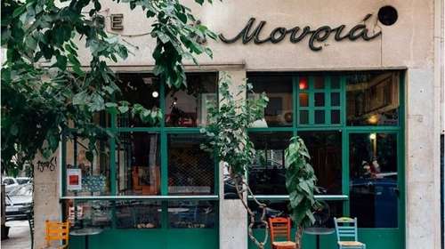 Νίκη για τη "Μουριά": Το ιστορικό καφενείο στα Εξάρχεια δεν βάζει λουκέτο