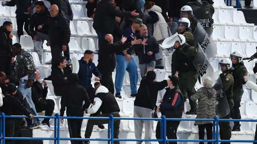 Χάος στη Νίκαια, μεγάλη ένταση στο Κηφισιά - ΟΦΗ: Παιδιά στις εξέδρες έβαλαν τα κλάματα [εικόνες]