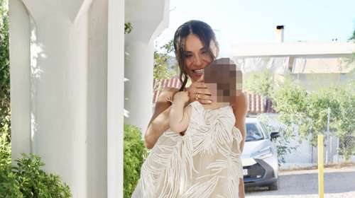 Η αρωματική μπομπονιέρα στη βάφτιση της κόρης της Ελένης Τσολάκη ήταν η απόλυτη έμπνευση για τις minimal βαφτίσεις