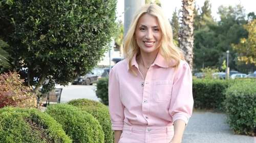 Κατερίνα Μανουσάκη: Τα παιχνίδια με τον παππού της στη βεράντα του εξοχικού της στην Κρήτη