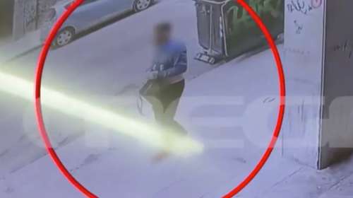 Αιματηρή ληστεία στο Μεταξουργείο: Βίντεο ντοκουμέντο από το μαχαίρωμα για ένα τσαντάκι - Το θύμα αντιστάθηκε