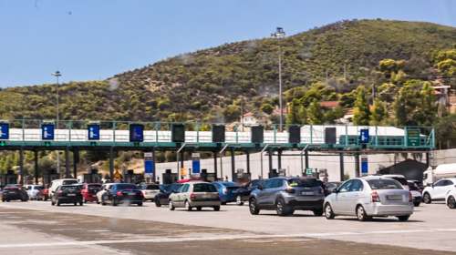 Χωρίς ιδιαίτερα προβλήματα η επιστροφή των εκδρομέων – 250.000 οχήματα γύρισαν στην Αττική