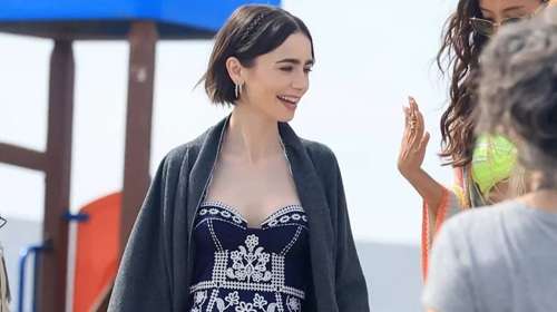Η "Emily" στη Μύκονο: Η Λίλυ Κόλινς με το καλοκαιρινό φόρεμα που είναι η επιτομή του grecian chic στιλ