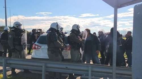 Αγρότες: "Δεν θα φύγουμε από τα μπλόκα αν δεν δικαιωθούμε" - Τεταμένο κλίμα και στην Καρδίτσα