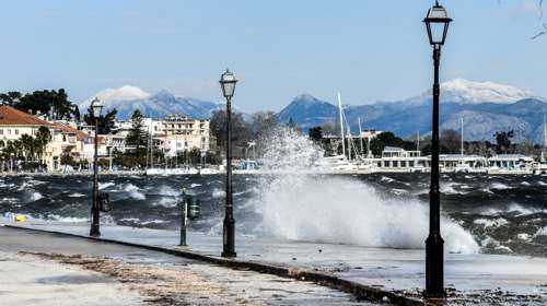 Προβλήματα στα ακτοπλοϊκά δρομολόγια λόγω των ισχυρών ανέμων