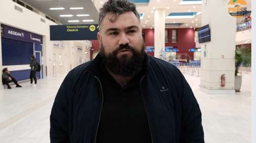 Χανιά: "Να μη ρημάξουν τα χωριά μας" - Παραμένουν οι αγρότες στο αεροδρόμιο, κανονικά οι πτήσεις [βίντεο]