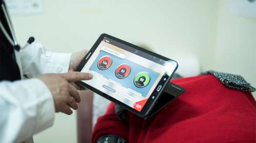 Η τηλεϊατρική πλατφόρμα που επιτρέπει διάγνωση από απόσταση και ειδικευμένες εξετάσεις ακόμα και σε παιδιά
