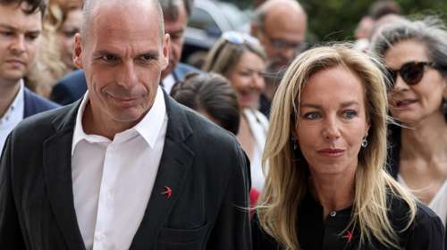 Η ιστορία του συνθήματος "Γερούν γερά, σπάστου τον τσαμπουκά"- Ποιος το έγραψε , ποιον σχολίαζε