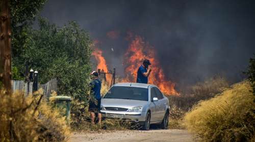 Φωτιά στη Βοιωτία: Στο νοσοκομείο δύο πυροσβέστες που συμμετείχαν στην κατάσβεση