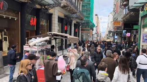 Κυριακή των Βαΐων με ανοιχτά καταστήματα: Γεμάτη η Ερμού, στο "κόκκινο" οι εμπορικοί δρόμοι