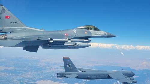 "Ψέματα": Η Αθήνα εξηγεί τι έγινε πραγματικά με τα τουρκικά F-16, μπήκαν "σφήνα" σε δρομολόγιο αμερικανικών Β-52