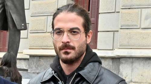 Αρης Μουγκοπέτρος: Η μεγάλη αλλαγή στην εμφάνισή του - Εκοψε τα μαλλιά του για καλό σκοπό