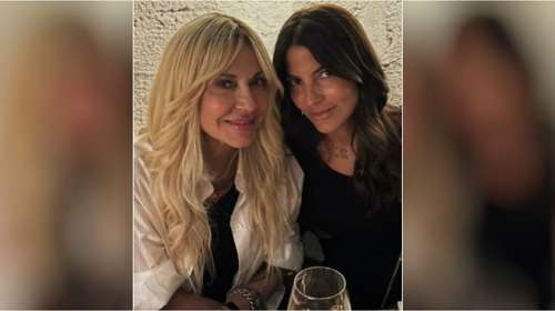 Άννα Βίσση: Η θερμή αγκαλιά με τη Δήμητρα Κούστα αμέσως μετά το μεγάλο φινάλε στο ΟΑΚΑ [βίντεο]