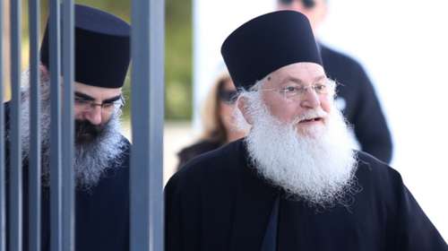 Νικητής στη "μάχη" με τον κορονοϊό ο Ηγούμενος Εφραίμ - Εξιτήριο μετά από ενάμιση μήνα
