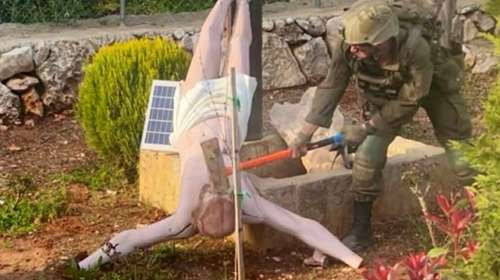 Λίβανος: Ιταλοί κυανόκρανοι και όχι ο IDF αποκατέστησαν το άγαλμα του Ιησού που βανδάλισαν Ισραηλινοί στρατιωτές